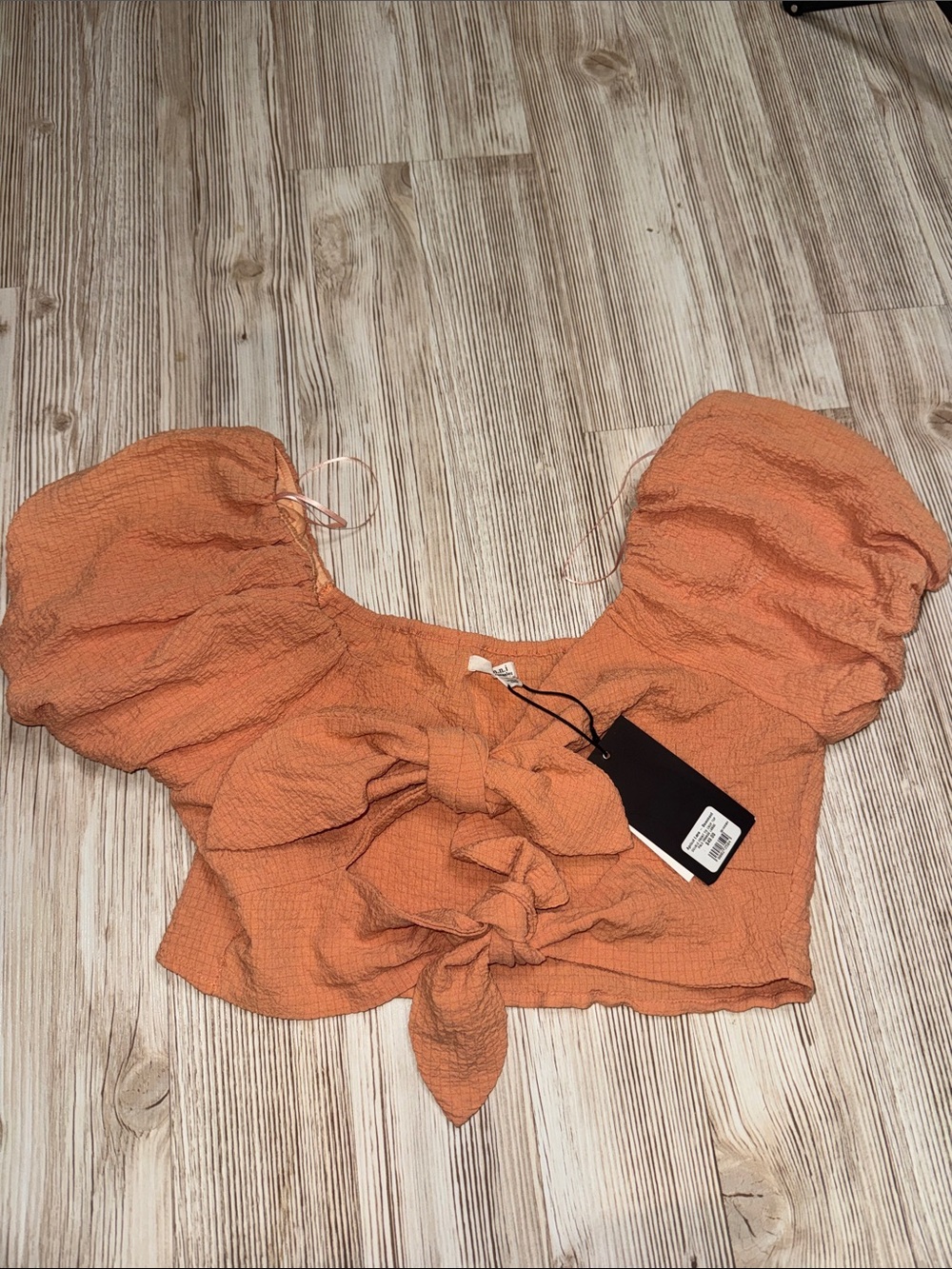 Tie-Front Puff-Sleeve Crop Top in Burnt Orange